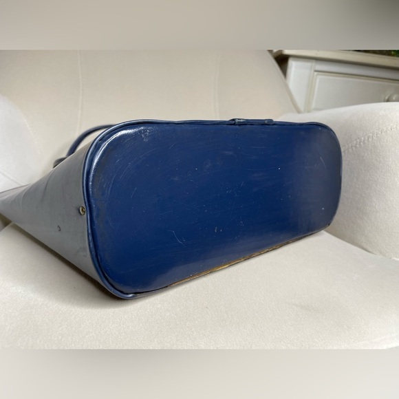 VINTAGE Large Vinyl Navy Blue Tote Good Hardware Clasp Closure 60s 70s - Picture 6 of 7